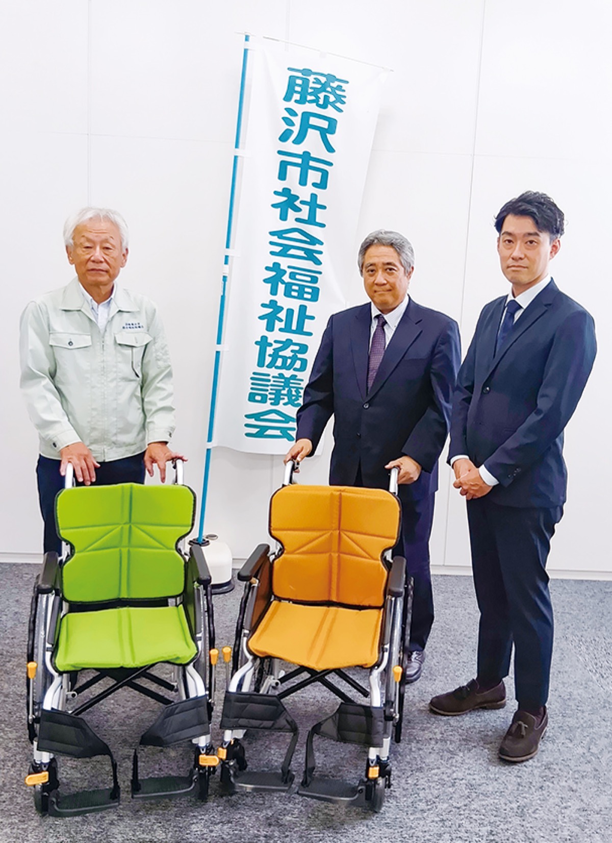 社協に車椅子寄贈