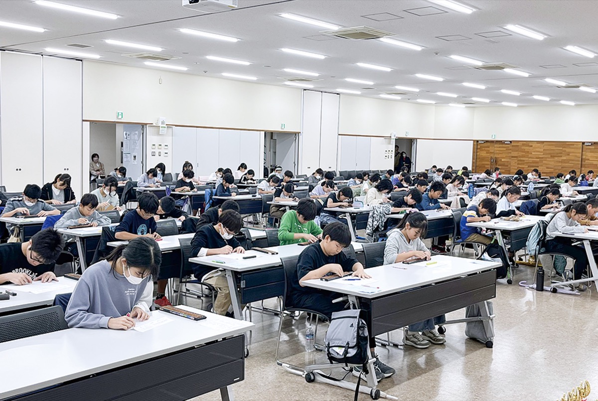 そろばんの技競う