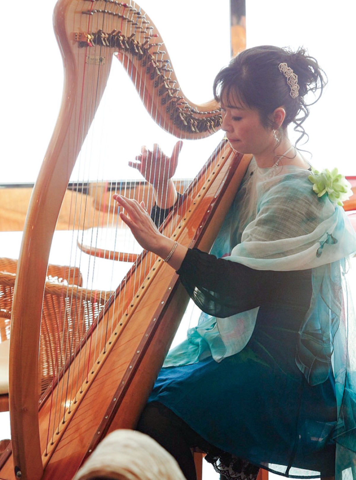 駅地下に響くハープの音色