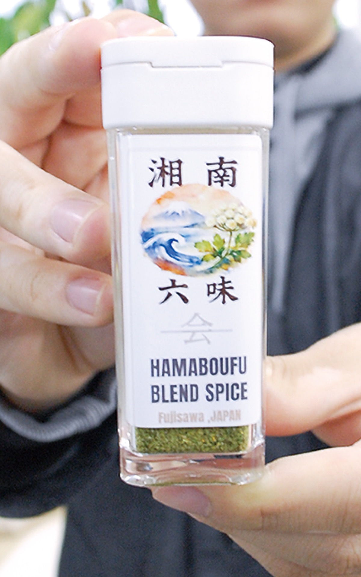 緑色の粉末が入ったパッケージ