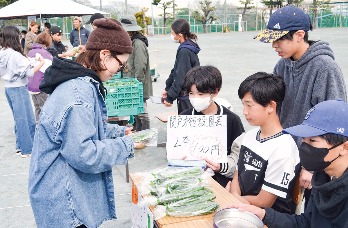 人気のキュウリ売り場