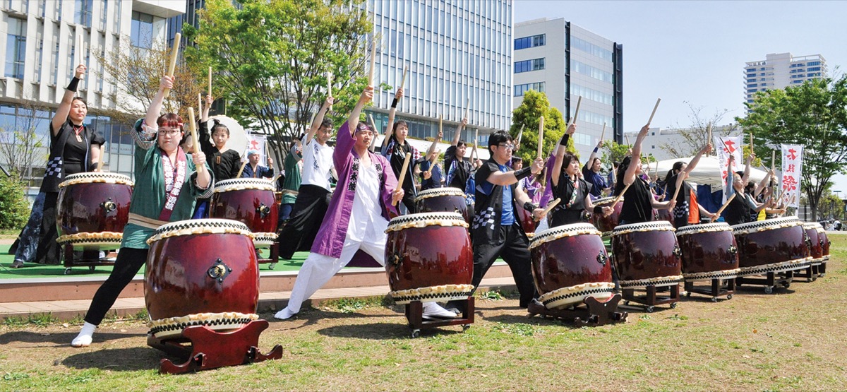 14の太鼓集団から奏者が集い、圧巻のパフォーマンスを見せた合同演奏『山呼』