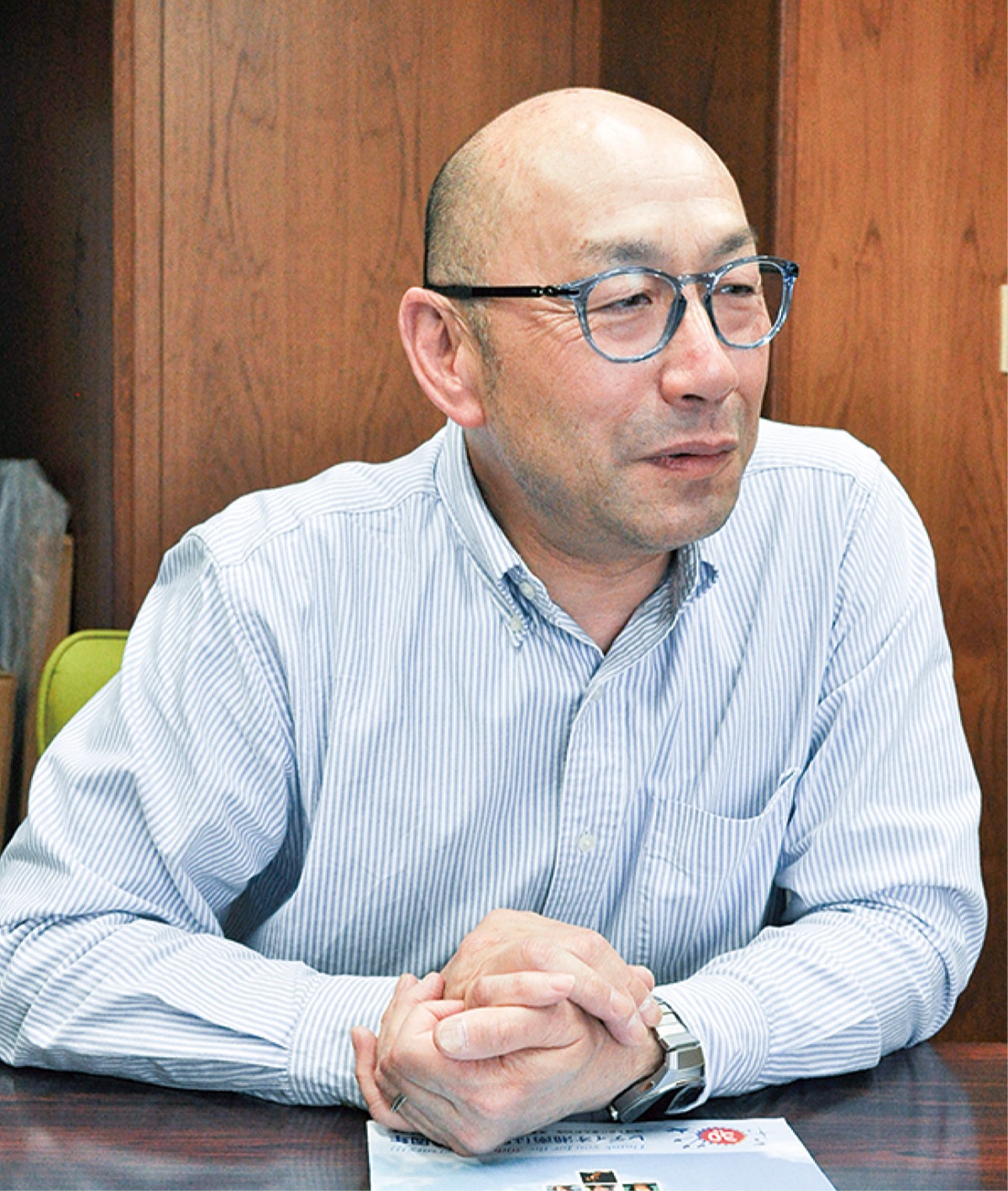 本紙の取材に応じる山田社長