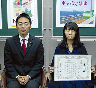 最優秀賞の角田さん（右）と松尾市長