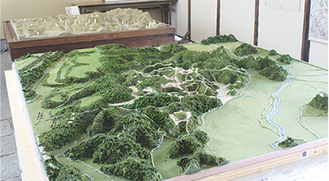 龍寳寺敷地内の玉縄ふるさと館にある当時の玉縄城を再現した模型
