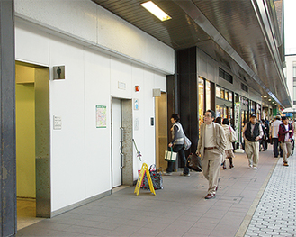 第１号となる予定のＪＲ鎌倉駅東口の公衆トイレ