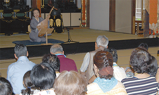 市内在住の薩摩琵琶奏者・坂麗水さんの演奏など、鎌倉ならではの企画でもてなした