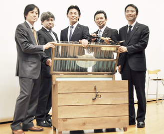 連携を確認した（右から）松尾鎌倉市長、平井逗子市長、山梨葉山町長、規矩学長、小山副学長