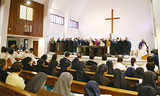 カトリック雪ノ下教会で行われた三宗教合同の祈り