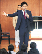 歌手が表現の楽しさ伝授