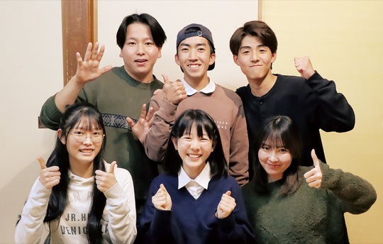 （上段左から）橋本玄さん、池田大和さん、松山亮翔さん（下段左から）荒井志穂さん、原澤幸希さん、浅川花和さん