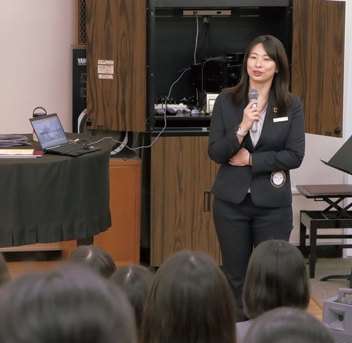 高校生に向け仕事について語るクラブ会員