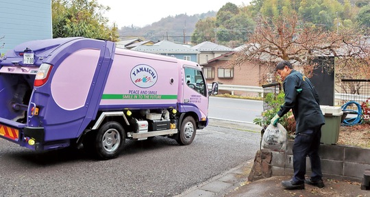笛田での戸別収集の様子＝１日