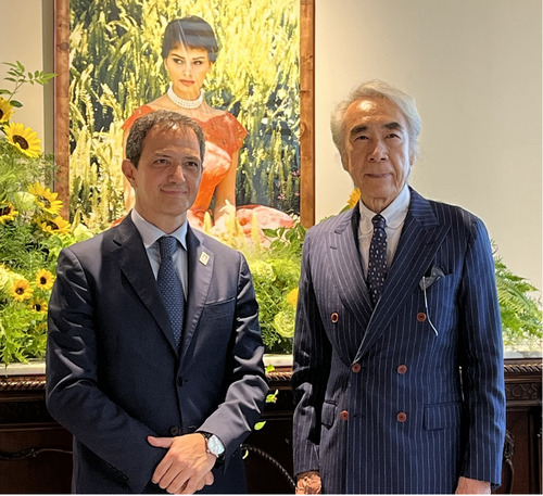 亀井会長（右）とドリームフードカンパニー社のドゥルソ・リカルドさん