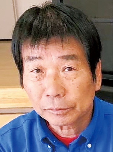 被爆ピアノを保管する矢川さん