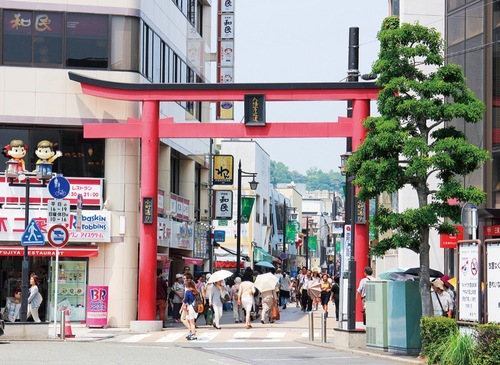 鎌倉駅前の小町通り入口