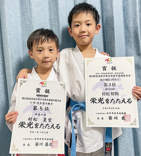 全国大会で５位に入賞した昊空さん（左）と兄の燈和さん