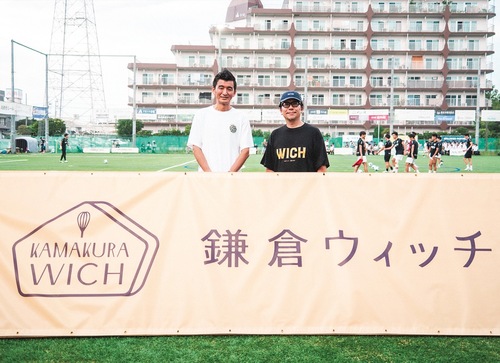 中村代表（右）と鎌倉インテルの四方健太郎代表（鎌倉インテル提供）