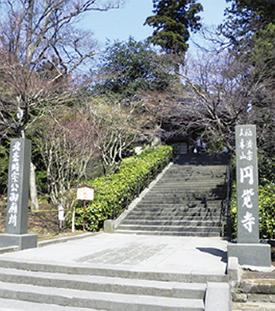 朝廷と幕府の取り次ぎ役西園寺実兼は「雪の曙」
