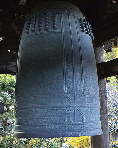 観応元年の銘が刻まれた東慶寺の梵鐘