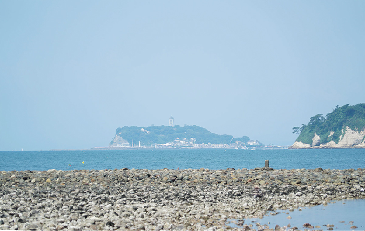 和賀江島から江ノ島を望んだ景色