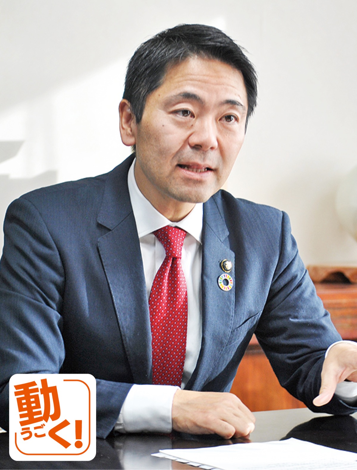 質問に答える松尾崇市長＝昨年12月16日、市役所