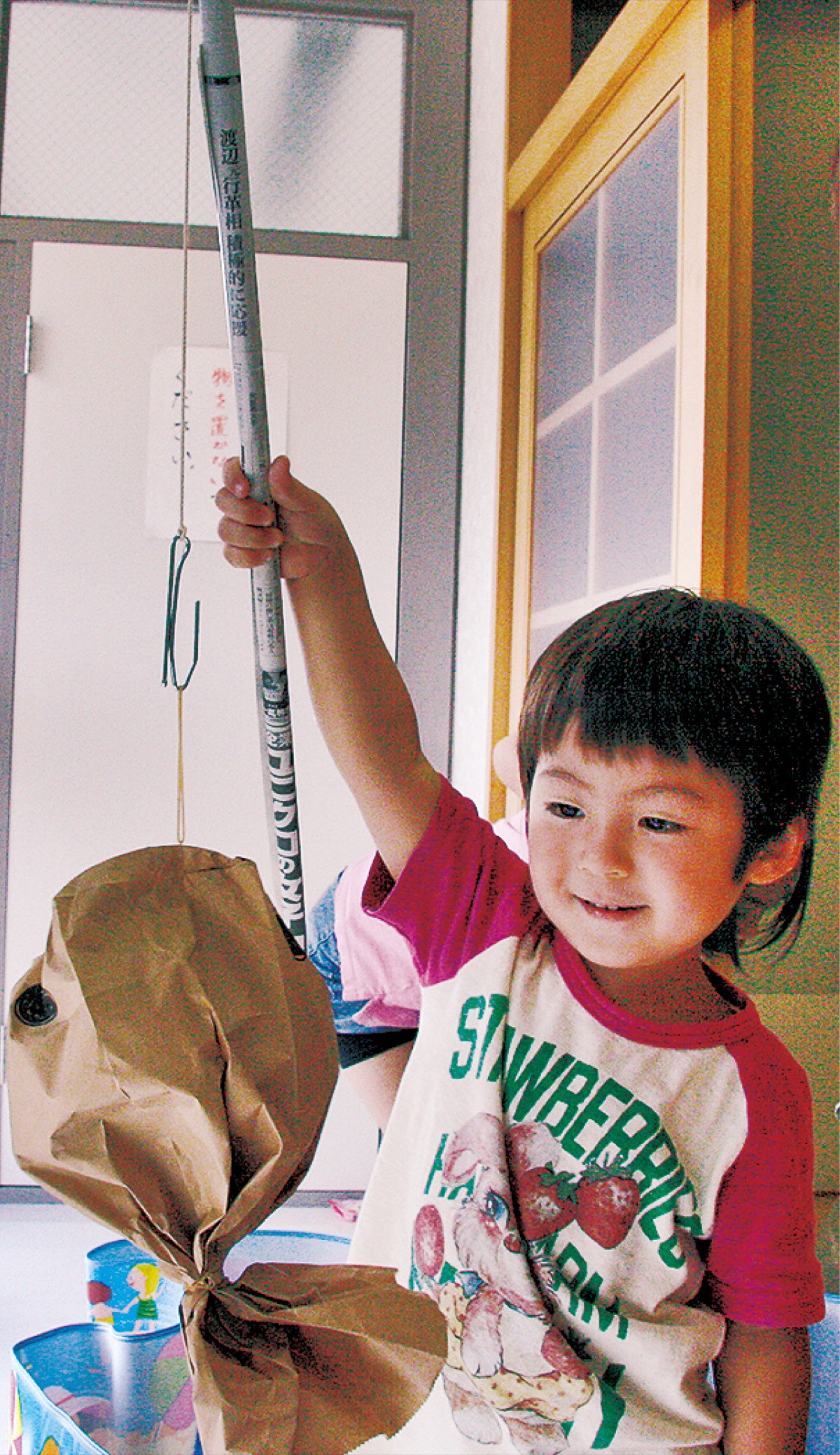 紙袋で作る｢さかなつり｣(わくわくラボより)