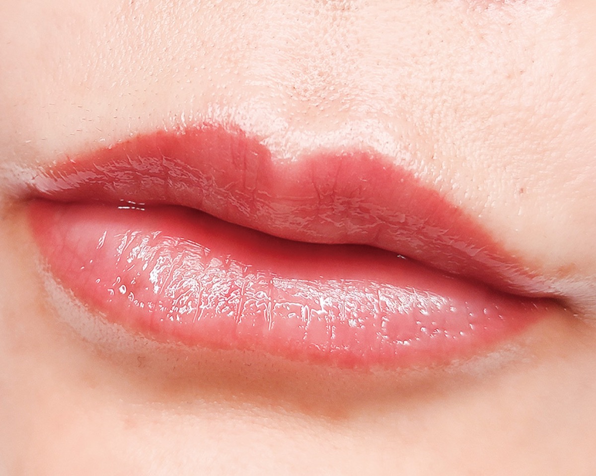 リップアートメイクを施術し定着後の唇