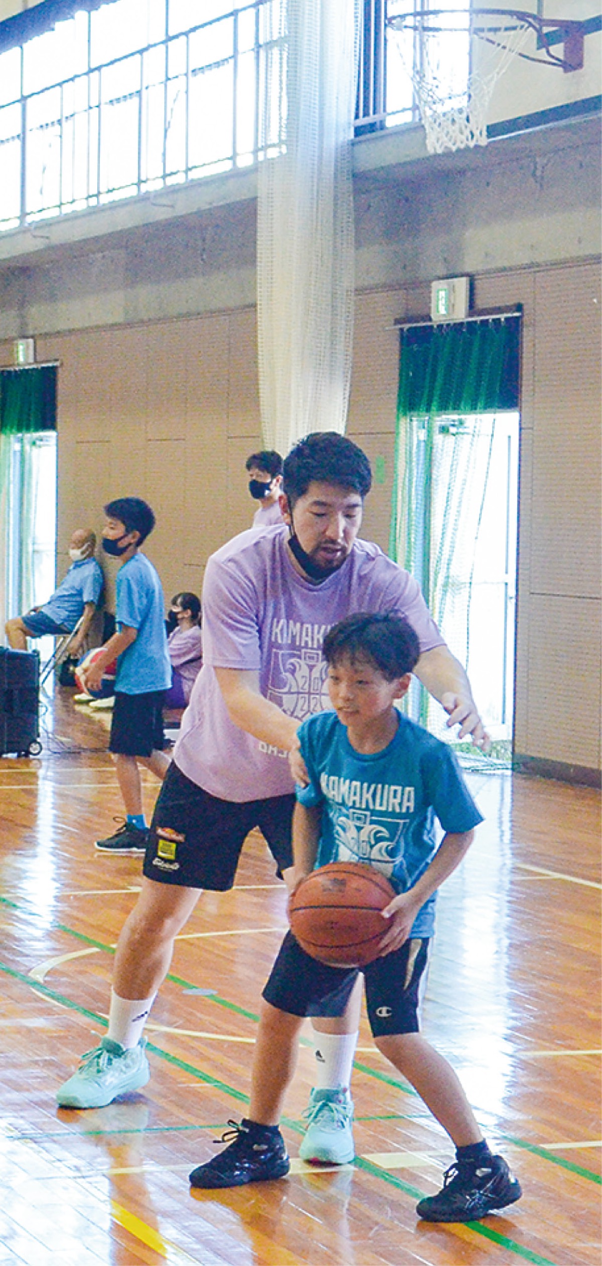 プロ選手がバスケ指導 (写真1)