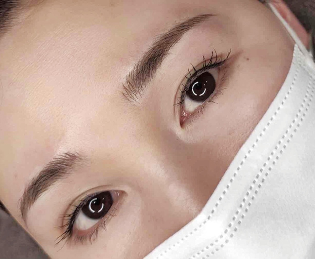 骨格に合わせた理想の眉を提供