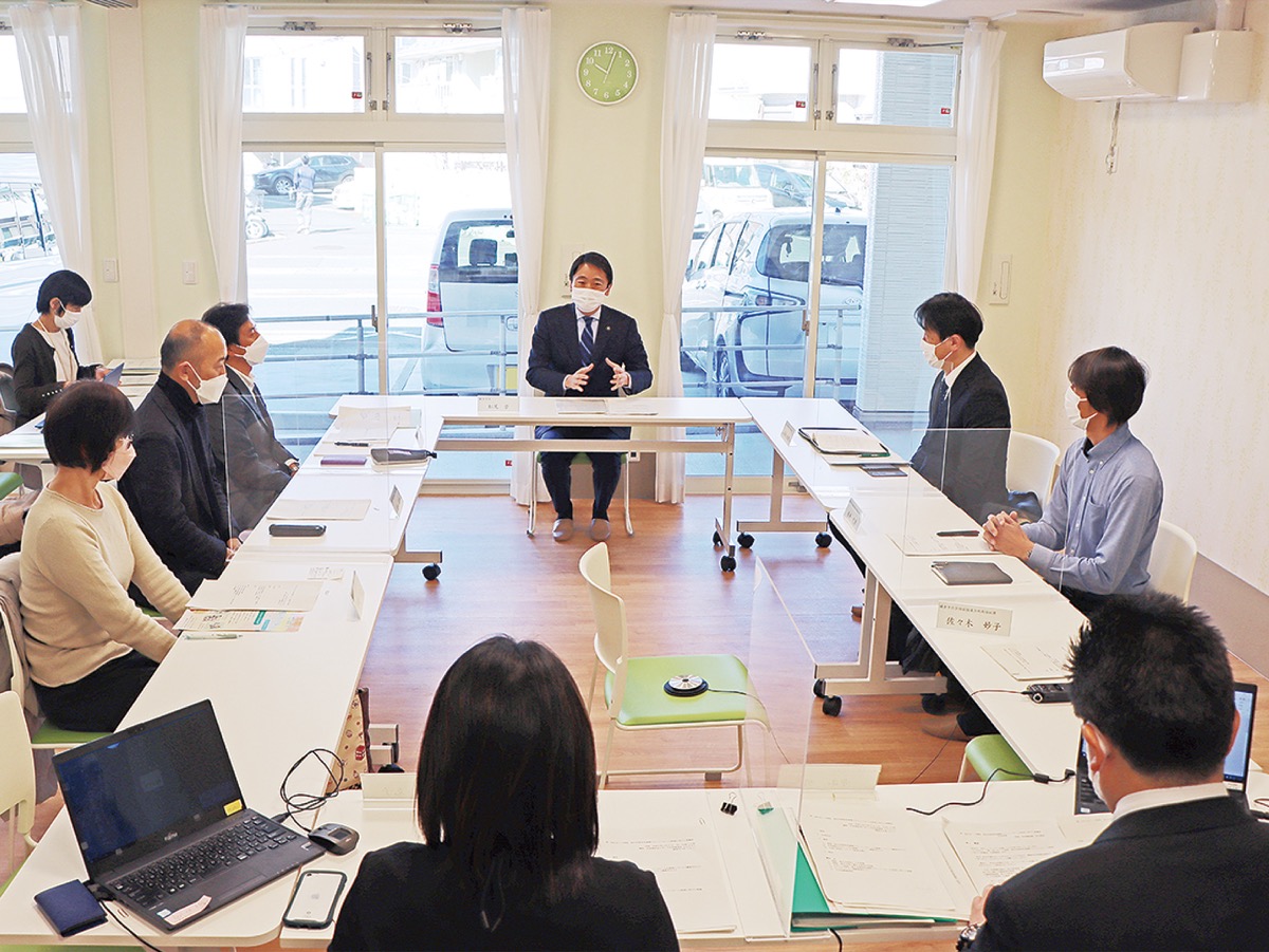 今後の方向性について意見交換した初会合＝27日・みちテラス