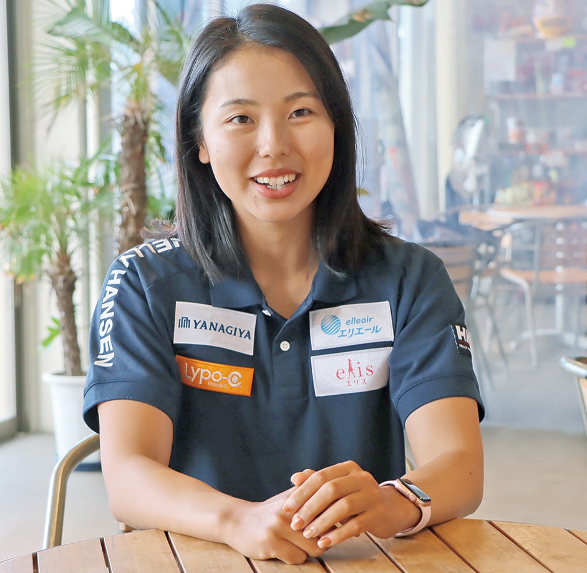 苦しい時期を振り返る新嶋さん＝昨年11月