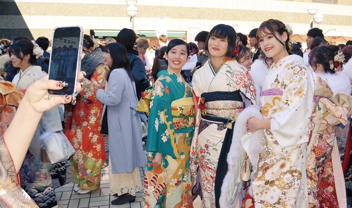「二十歳のつどい」華やかに (写真1)
