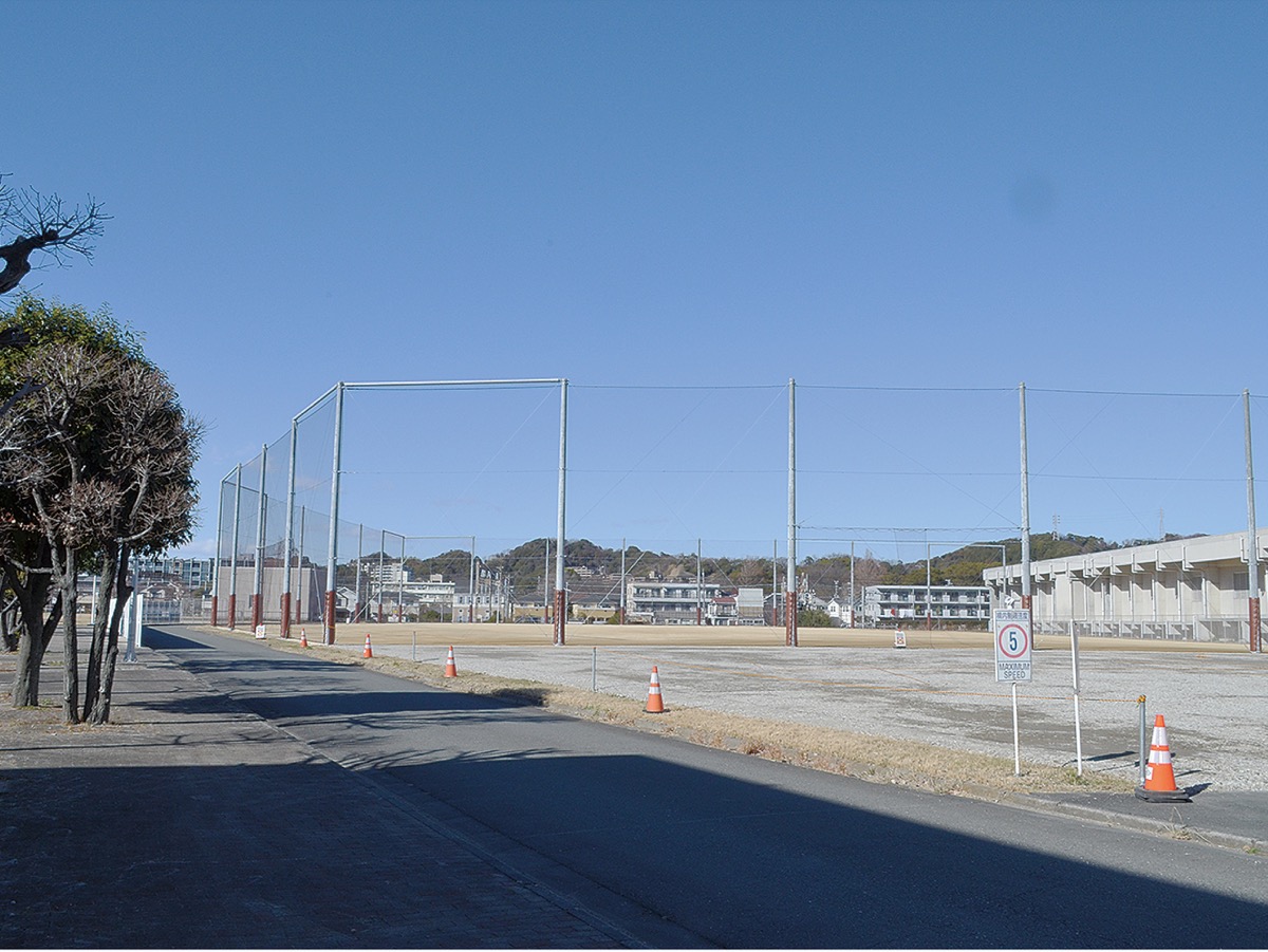 防球ネットが設置された山崎のスポーツ等広場