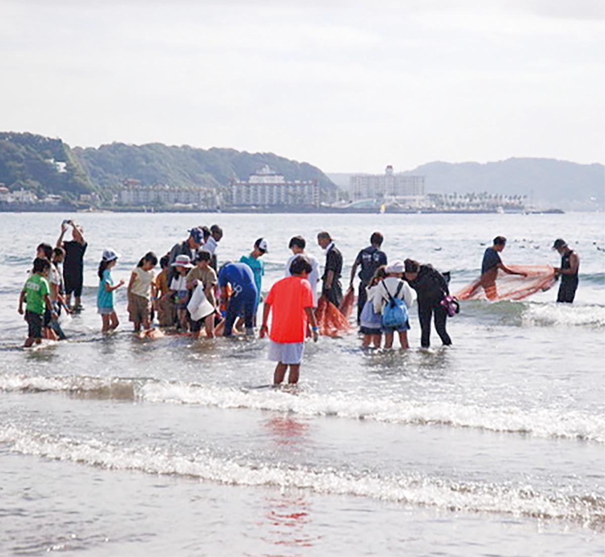 地曳網で多世代交流