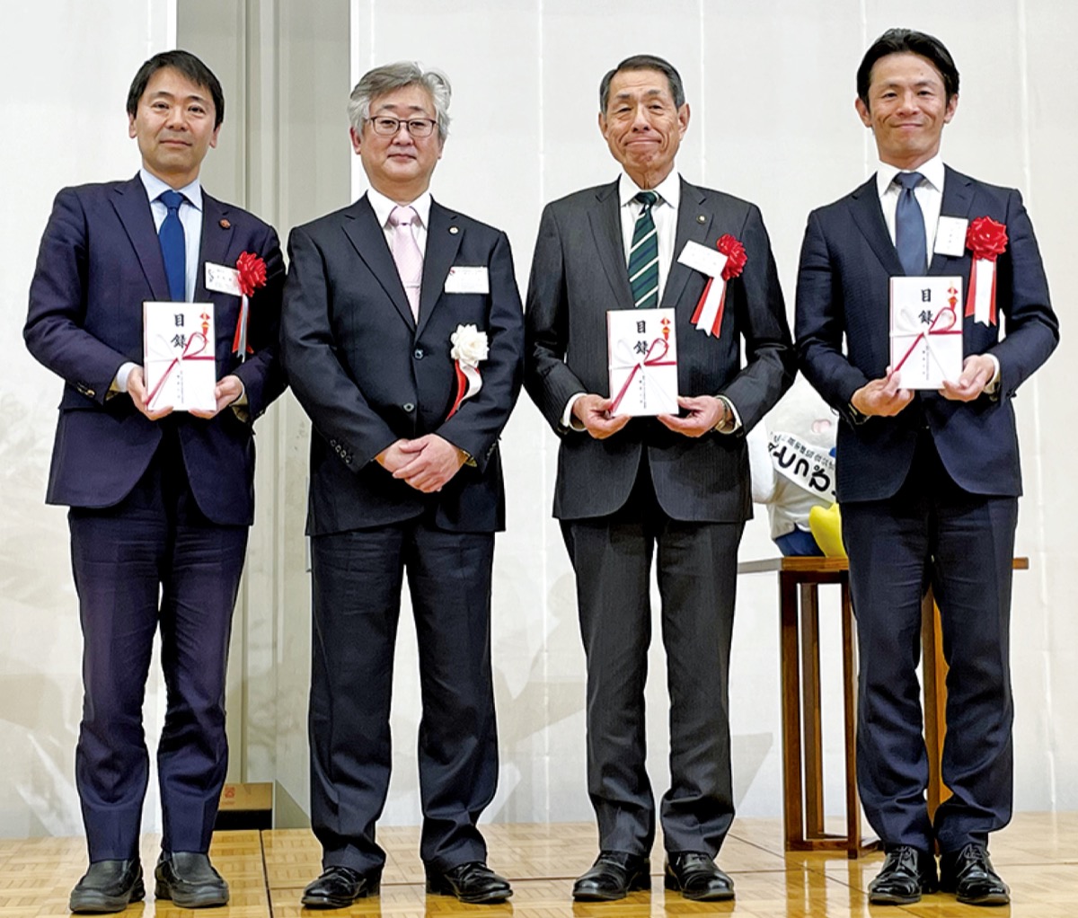 ２市１町に寄付