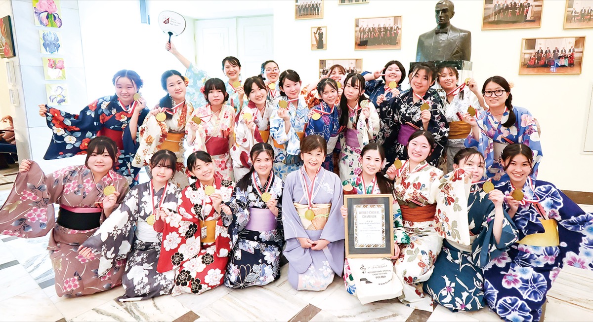 金メダルを首にかけグランプリを喜んだ(提供)