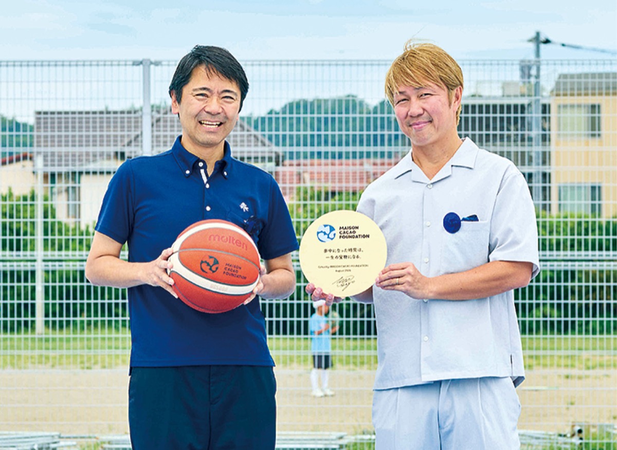 松尾市長（左）と石原代表＝８月11日竣工セレモニーにて