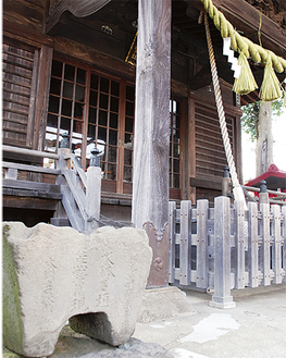 熊野神社で信州の石工作品が見られる
