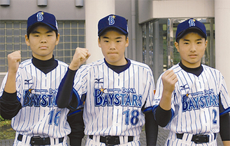 「優勝します」と意気込む（右から）小関君、藤林君、富田君