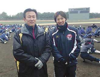 昨年日立に入団した倉本美穂選手（右）。兄は横浜DeNAの倉本寿彦選手。