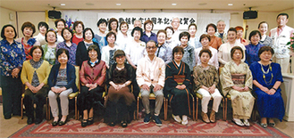 太田代表（前列中央）を囲み記念撮影