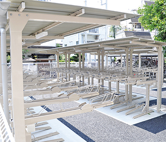 増設部分の供用が開始された共恵自転車駐車場　＝７月31日撮影
