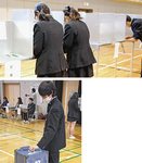 模擬投票では実際の記載台や投票箱などを使用した