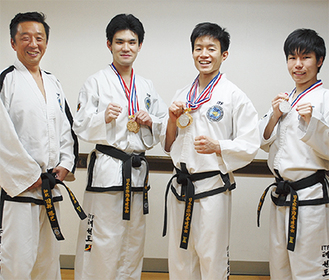 田部師範、瀧澤さん、中川さん、坂巻さん（左から）