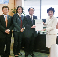 「地方に負担ない進行を」