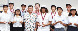 佐藤市長（後列中央）と支部のメンバー