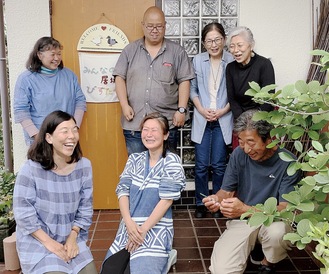 共同代表の永田さん（左上）と川端さん（左下）、ボランティア