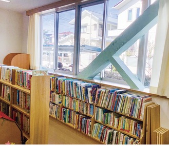 ▲耐震ブレースが設置された図書室