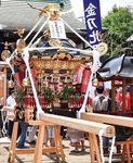 ２年越しでお披露目される金刀比羅神社の神輿